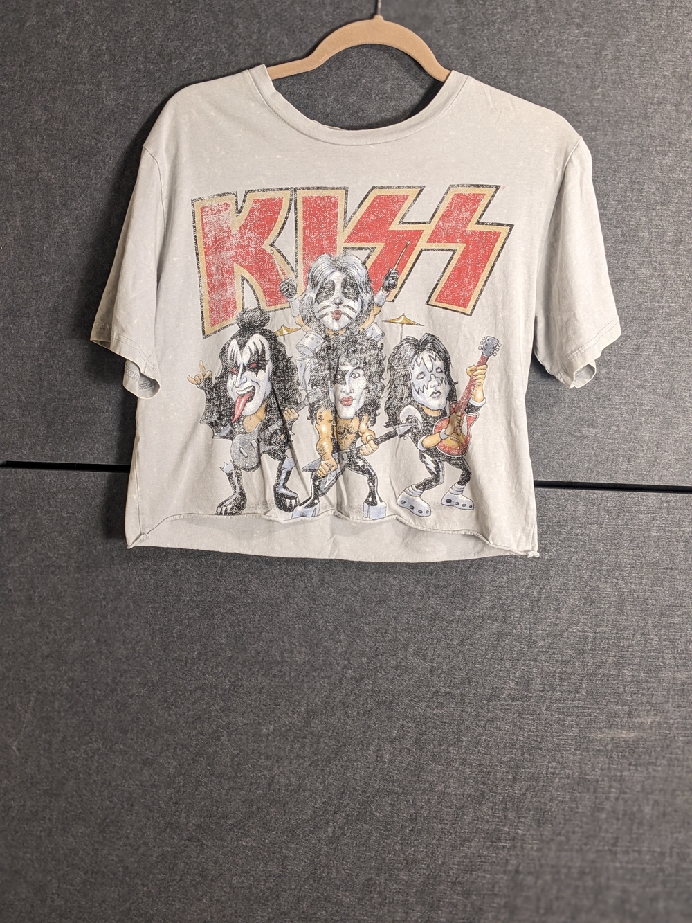 Kiss Short Sleeve Graphic Tee - Light Gray with Red Logo